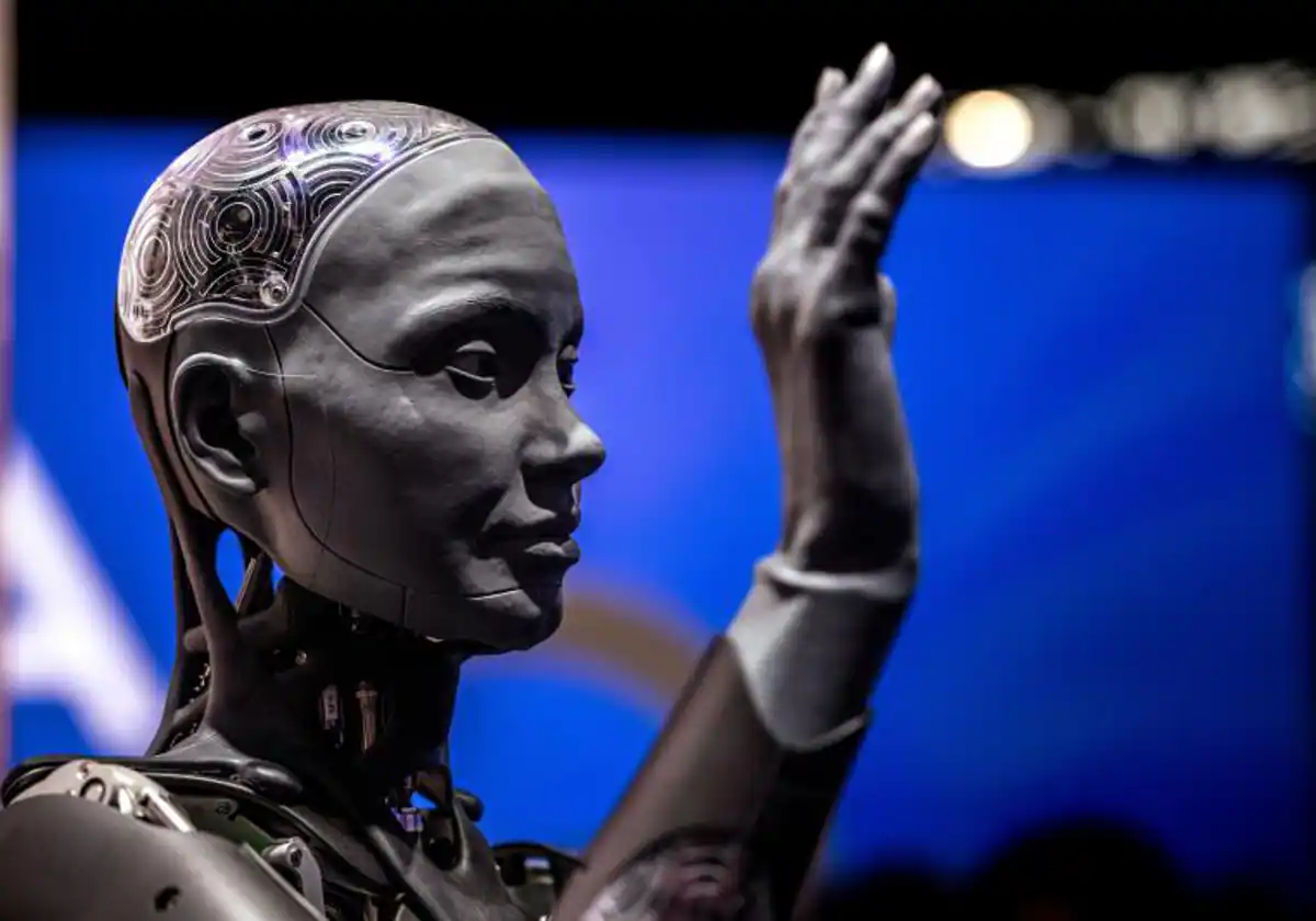 robot realista inteligencia humana